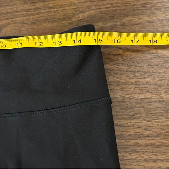 💕 Under armour cropped Black Compression Leggings L - Picture 5 of 8